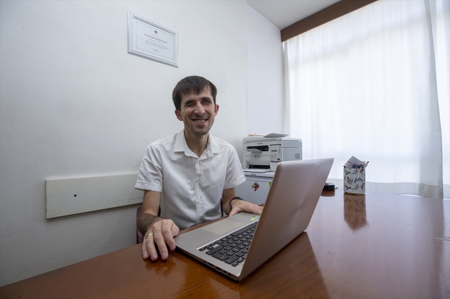 Görme engelli öğretmenler öğrencilere uzaktan eğitim verebilecek